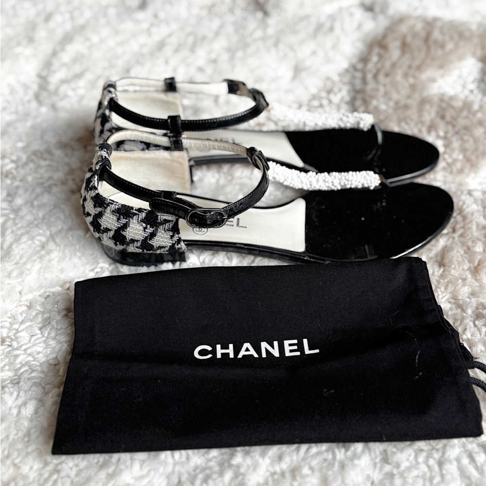 Chanel beaded CC tweed houndstooth thong sandals flats 37.5 black white
